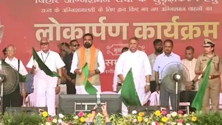 बिहार में फायर ब्रिगेड को मिली 80 हाईटेक गाड़ियां, सीएम ने दिखाई हरी झंडी