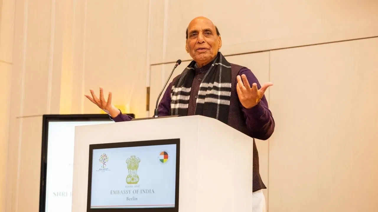 राजनाथ सिंह वियतनाम और दक्षिण कोरिया दौरे पर रवाना, रक्षा साझेदारी होगी मजबूत