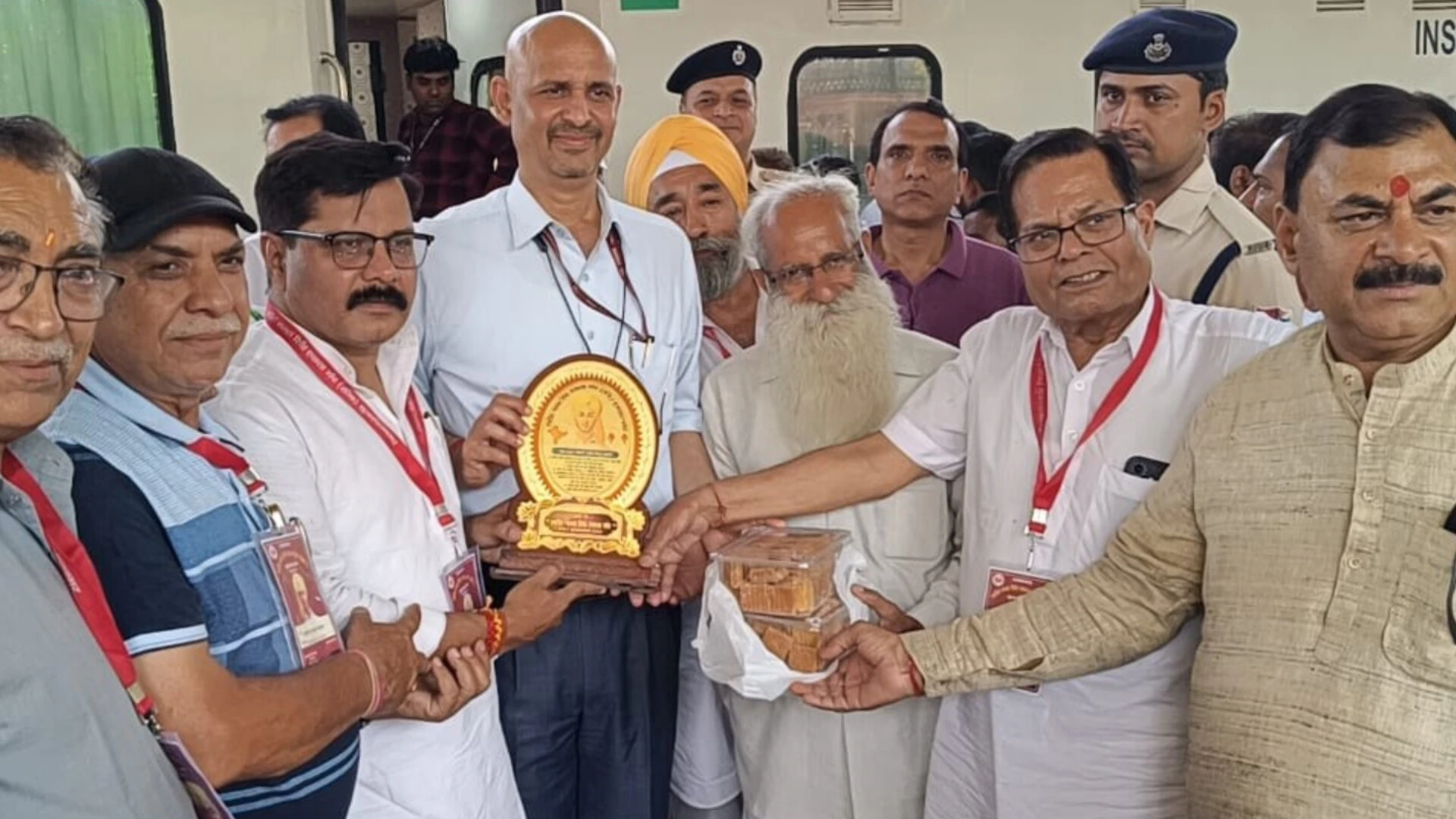 मुजफ्फरनगर रेलवे स्टेशन का डीआरएम ने किया निरीक्षण, दिए सुधार के निर्देश