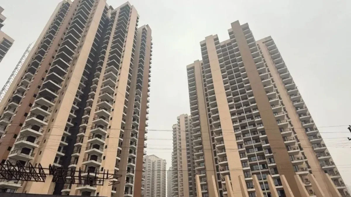ग्रेटर नोएडा में दर्दनाक हादसा, 15वीं मंजिल से गिरकर बच्चे की मौत