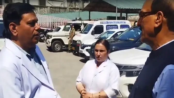 उत्तराखंड: स्वास्थ्य मंत्री का जिला अस्पताल में औचक निरीक्षण, सफाई व्यवस्था पर नाराजगी