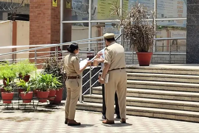 मेरठ: गंगानगर कॉलेज हॉस्टल में छात्रा का शव मिलने से हड़कंप
