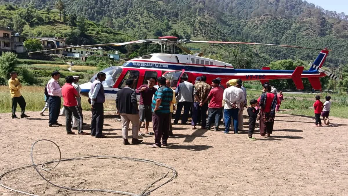 उत्तराखंड में हेलिकॉप्टर की इमरजेंसी लैंडिंग, सभी यात्री सुरक्षित