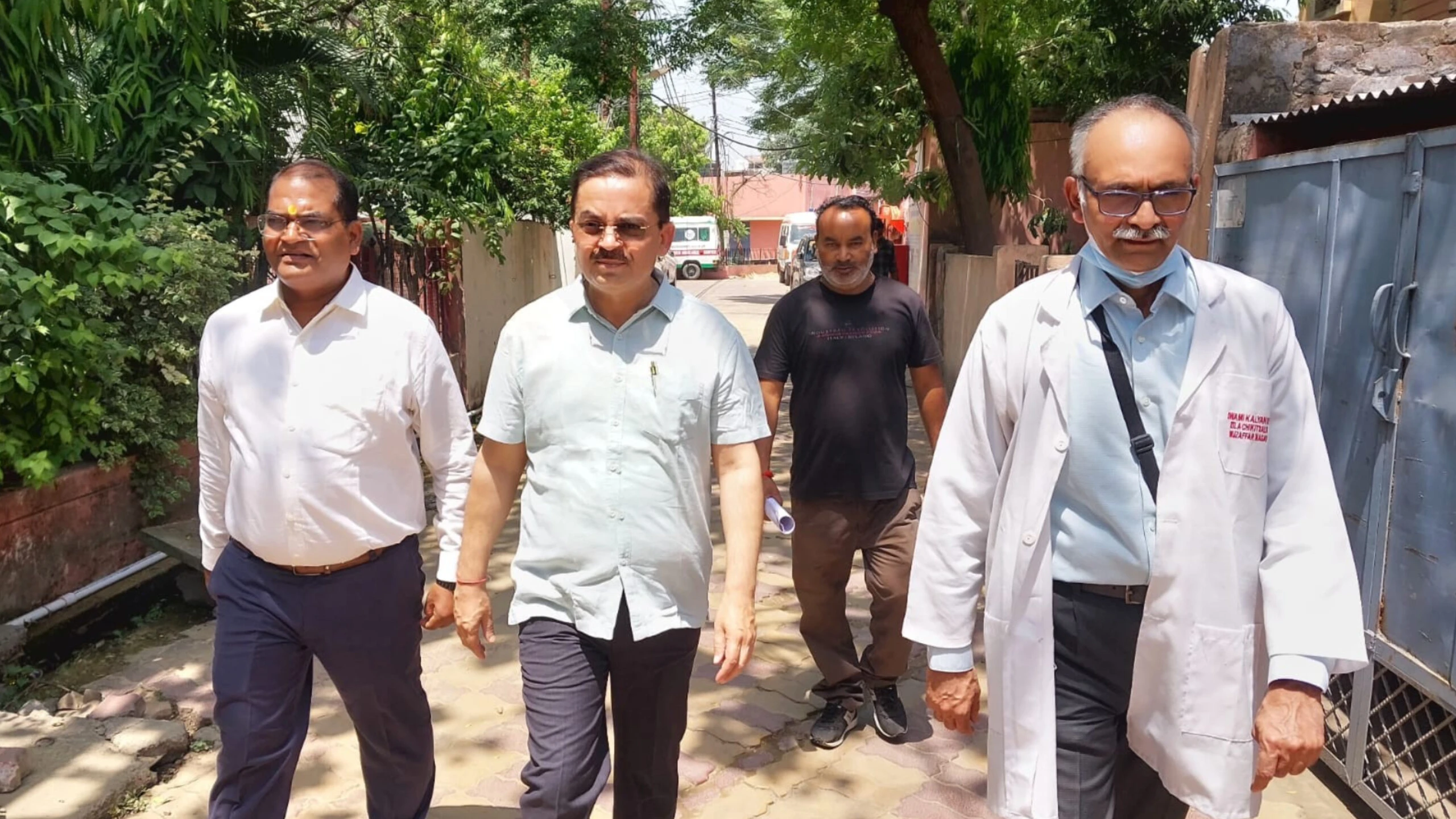 जिला अस्पताल में CMO का औचक निरीक्षण, अवैध वसूली पर कड़े एक्शन की चेतावनी