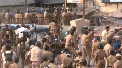बांद्रा में बुलडोजर कार्रवाई के दौरान बवाल, पथराव से हालात बिगड़े