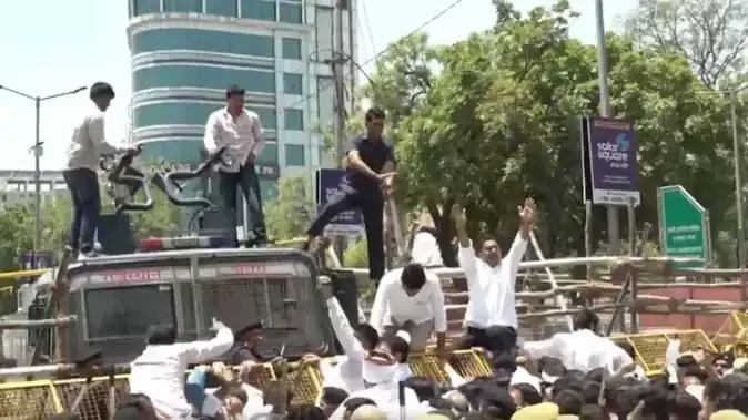 जयपुर में नीट पेपर लीक पर कांग्रेस का जोरदार प्रदर्शन, पुलिस से हुई झड़प