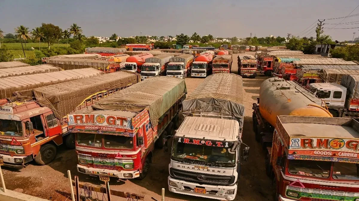 मेरठ: तीन दिन के लिए थमे 14 हजार ट्रकों के पहिए, सप्लाई पर असर
