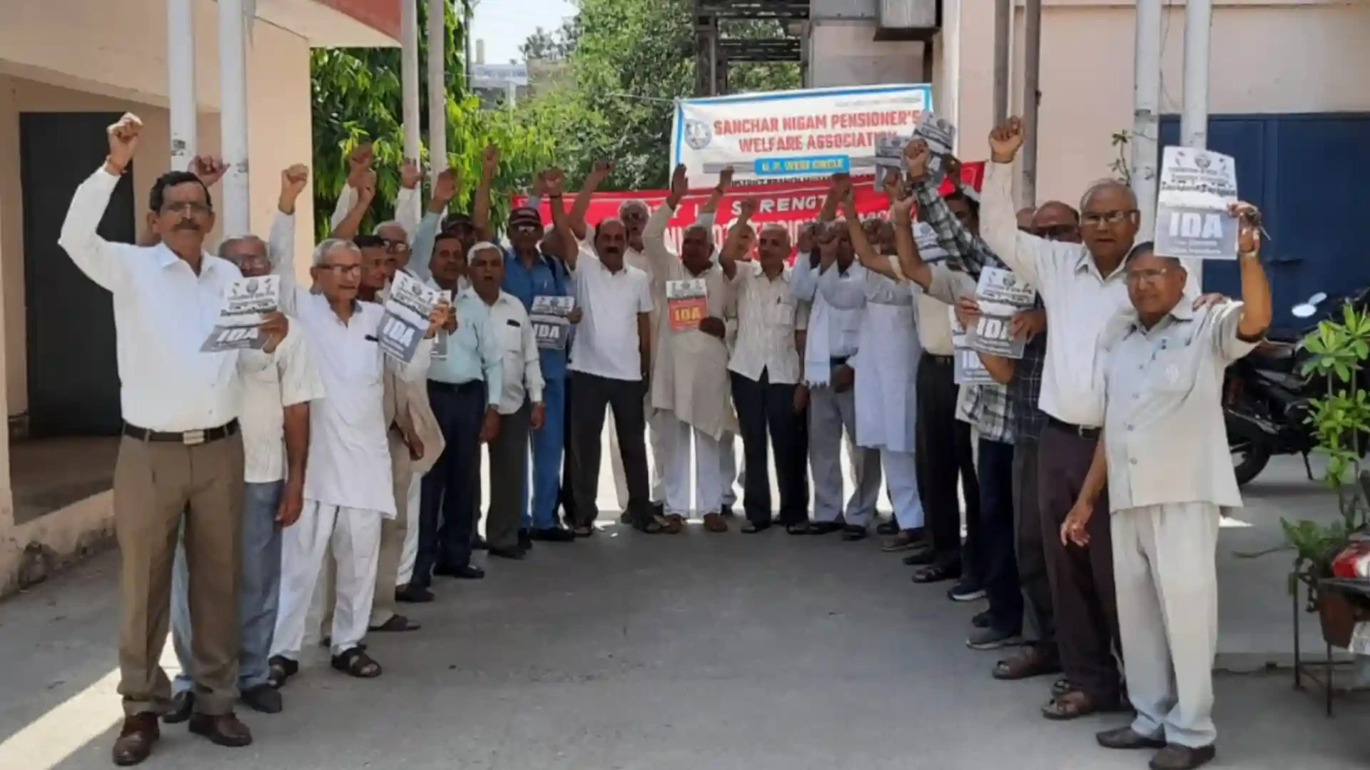 मुजफ्फरनगर: BSNL पेंशनर्स का धरना, लंबित IDA/IDR भुगतान की मांग तेज
