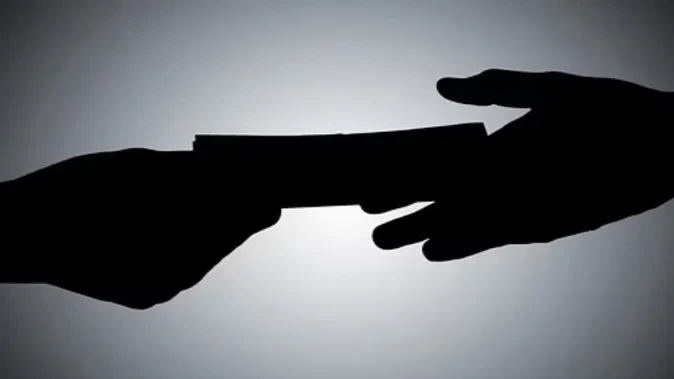 ऋषिकेश में विजिलेंस टीम की बड़ी कार्रवाई, 50 हजार रुपये रिश्वत लेते जेई गिरफ्तार