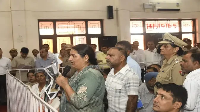 हरियाणा: जनसंवाद कार्यक्रम में महिला ने सुनाई आपबीती, CM सैनी ने दिए जांच के आदेश