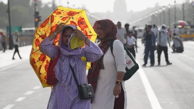 दिल्ली में लू और तेज धूप से हालात खराब, तापमान 43 डिग्री के पार
