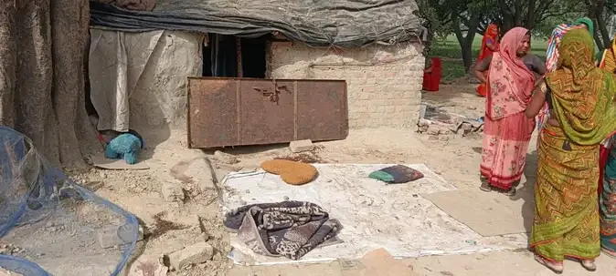 बाराबंकी में दर्दनाक हादसा, डंपर ने सोते हुए परिवार को कुचला, 4 की मौत