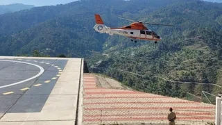 उत्तरकाशी में हेलीकॉप्टर की इमरजेंसी लैंडिंग, सभी यात्री सुरक्षित