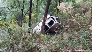 बदरीनाथ हाईवे पर बड़ा हादसा, मैक्स वाहन पलटा, 8 यात्री घायल