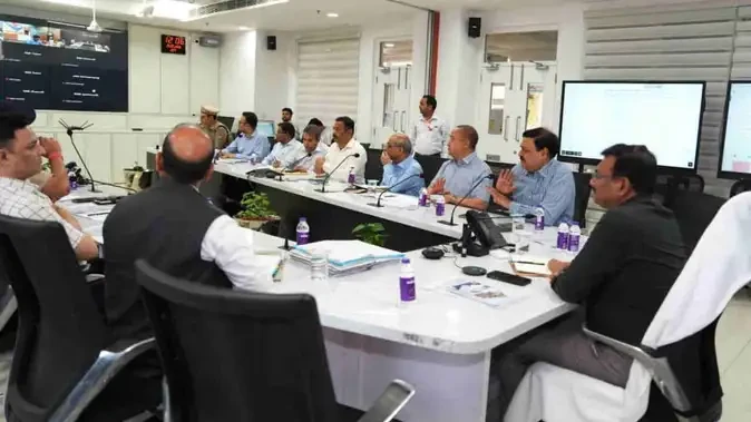 उत्तराखंड: चारधाम यात्रा और मानसून तैयारियों को लेकर मुख्य सचिव ने की उच्चस्तरीय बैठक