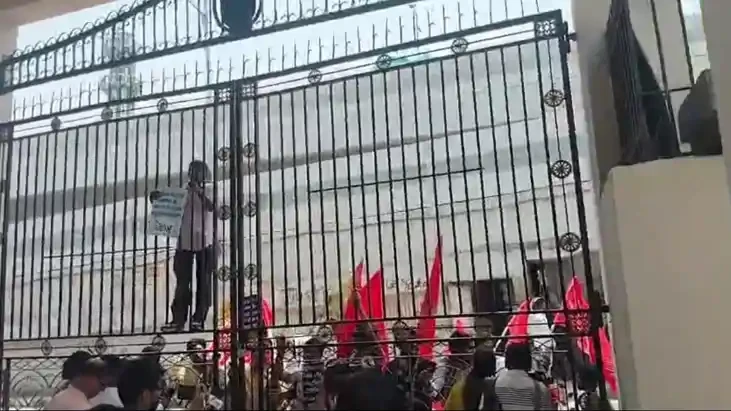 पटना यूनिवर्सिटी में सीनेट बैठक के दौरान हंगामा, छात्रों का उग्र प्रदर्शन