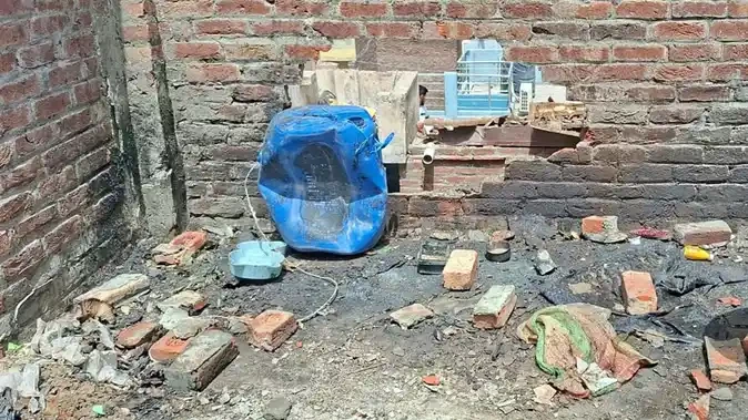 भीषण गर्मी में बड़ा हादसा: छत पर रखा सिलिंडर फटा, 100 मीटर तक बिखरे टुकड़े