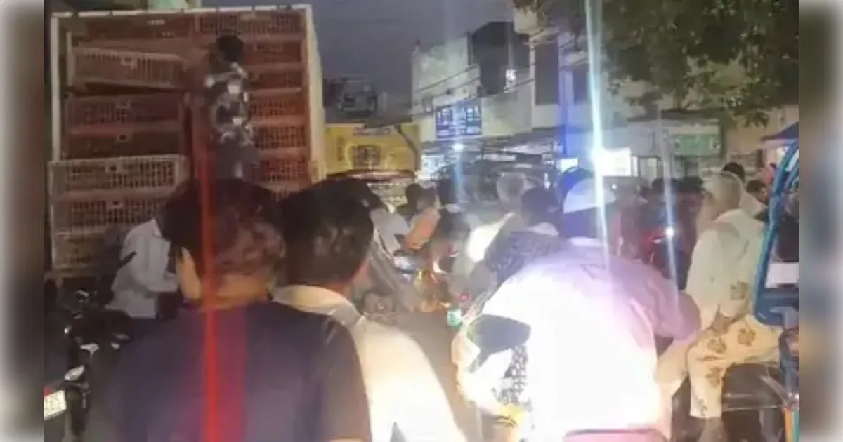 मुजफ्फरनगर: बकरा मार्केट से हनुमान चौक तक भीषण जाम, अतिक्रमण से बिगड़ी व्यवस्था