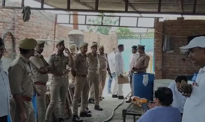चरथावल में खाद्य विभाग की बड़ी छापेमारी, मिलावटी डेयरी उत्पादों पर शिकंजा
