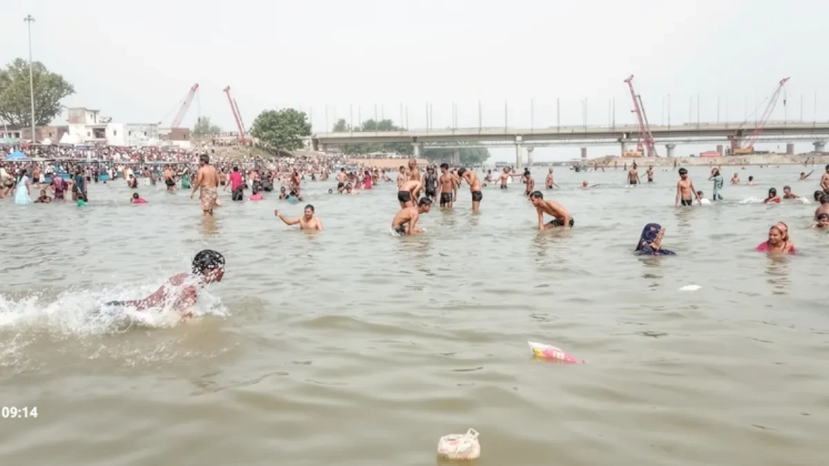 बदायूं-बरेली गंगा घाट हादसा: 7 श्रद्धालुओं की मौत, 31 डूबे