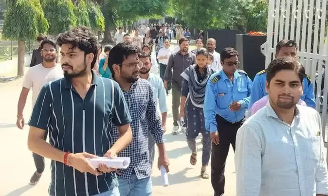 यूपी: परीक्षा केंद्रों के नियम बदले, बस-रेलवे स्टेशन से इतनी दूर बनाए जाएंगे केंद्र