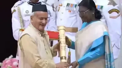 भगत सिंह कोश्यारी को लोक कार्य के लिए मिला पद्मभूषण, राष्ट्रपति ने किया सम्मानित