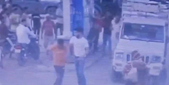 मुरादनगर: पेट्रोल पंप पर मामूली विवाद में मारपीट, ग्राम प्रधान पर आरोप