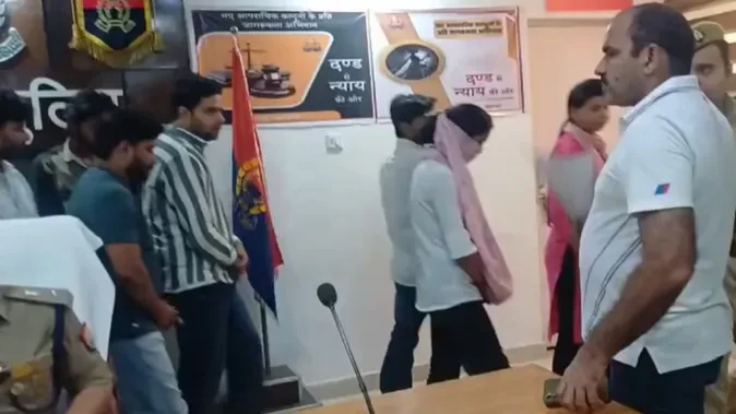 बागपत में ऑनलाइन लोन ठगी गिरोह का भंडाफोड़, 8 गिरफ्तार