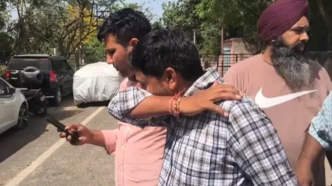 मेरठ: एक लाख की रिश्वत लेते रंगे हाथ पकड़ा गया इंजीनियर, चालक भी गिरफ्तार