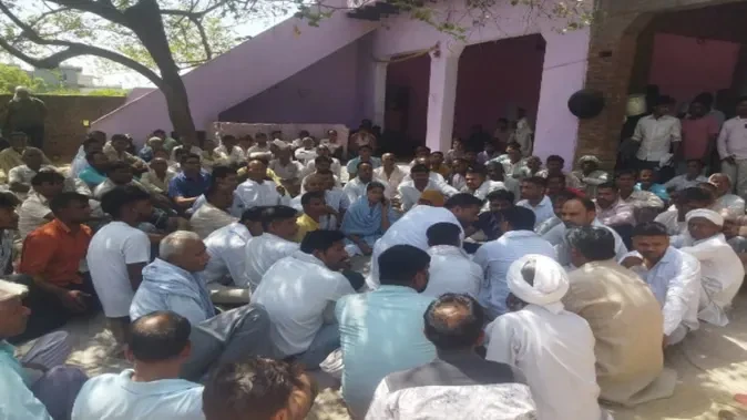 बड़ौत: हत्या के बाद शव को लेकर बवाल, अंतिम संस्कार से इनकार; ग्रामीणों का प्रदर्शन