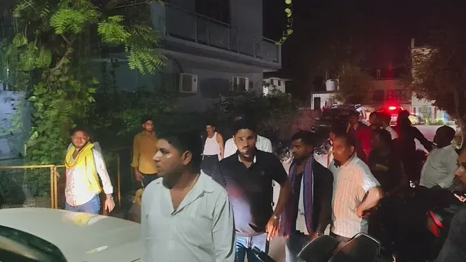 अमेठी में विधायक महाराजी प्रजापति के घर पर हमला, पुलिस ने शुरू की जांच
