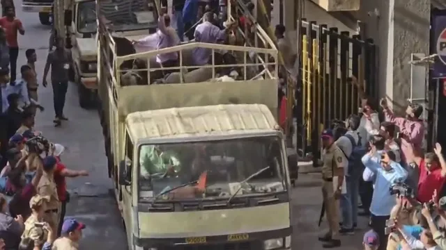 मुंबई में बकरीद से पहले हंगामा, सोसाइटी में रखी बकरियां हटाई गईं