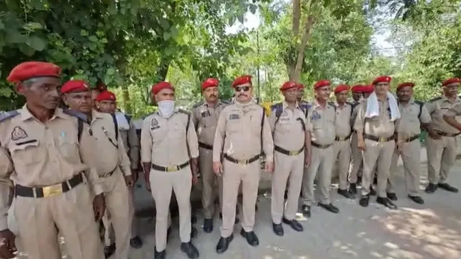 मेरठ में होमगार्ड्स का ट्रैफिक विभाग के खिलाफ प्रदर्शन, ड्यूटी का बहिष्कार