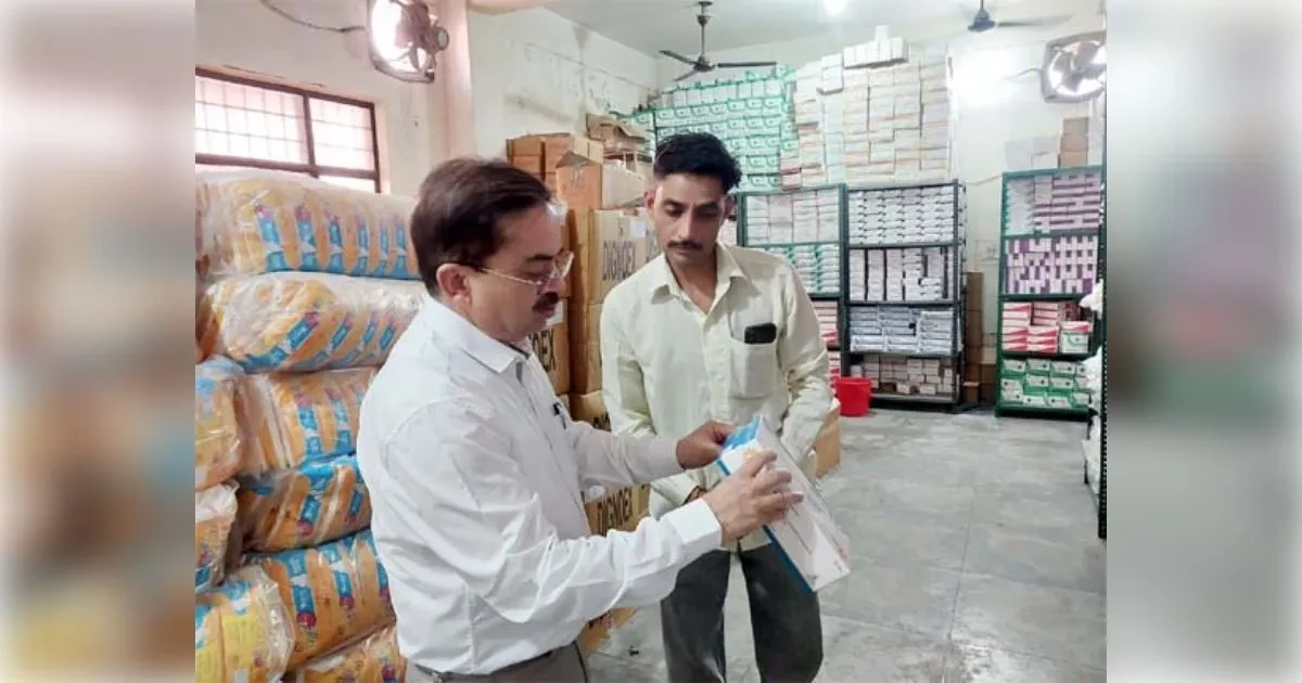 मुजफ्फरनगर: सीएमओ ने सीएमएसडी स्टोर और ड्रग वेयरहाउस का किया औचक निरीक्षण