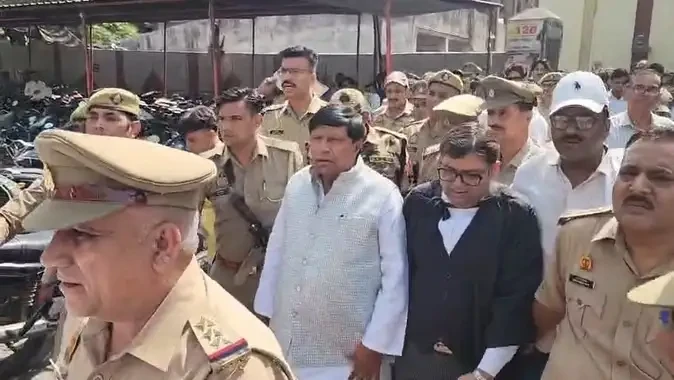 रामजी लाल सुमन ने 15 साल पुराने केस में अलीगढ़ कोर्ट में किया सरेंडर