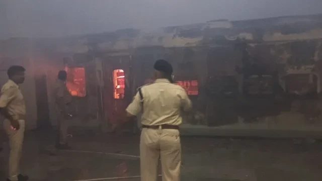 मधुबनी स्टेशन पर अंत्योदय एक्सप्रेस के कोच में लगी आग, बड़ा हादसा टला