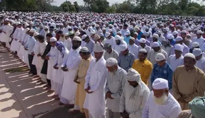 देहरादून: बकरीद पर बाजारों में रौनक, मस्जिदों और ईदगाहों में अदा हुई नमाज