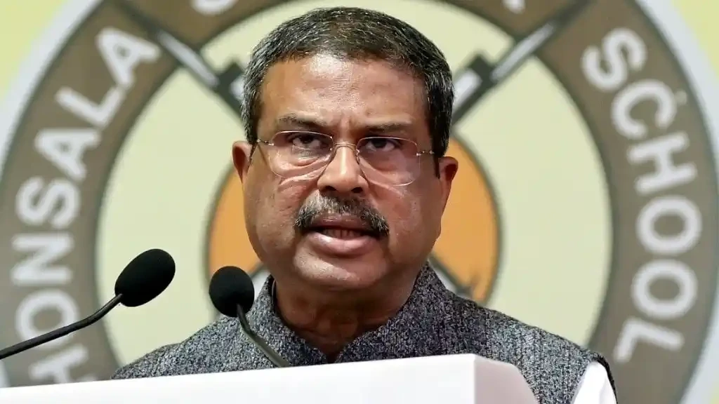 CBSE कॉपी चेकिंग में गड़बड़ी पर धर्मेंद्र प्रधान की बड़ी बैठक, बोले- जवाबदेही तय होगी