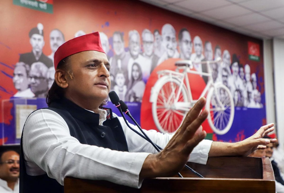 भाजपा का करप्ट सिस्टम बच्चों के भविष्य से कर रहा खिलवाड़: अखिलेश