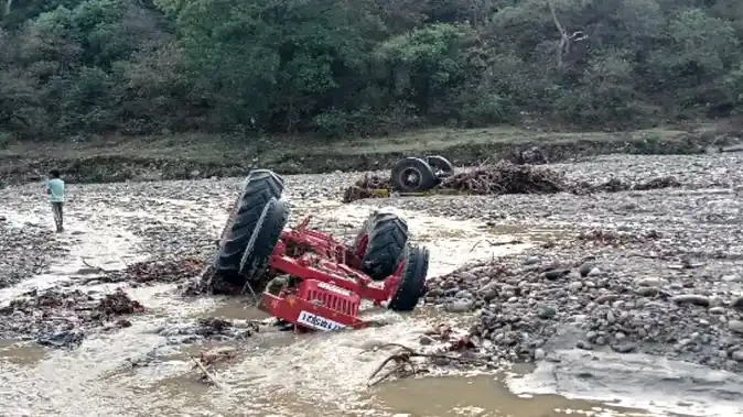 सहारनपुर: शाकंभरी देवी क्षेत्र में बेमौसम बाढ़ से तबाही, दो महिलाओं की मौत