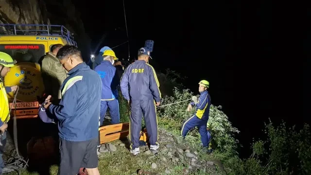 उत्तरकाशी: गंगोत्री हाईवे पर कार खाई में गिरी, 2 की मौत