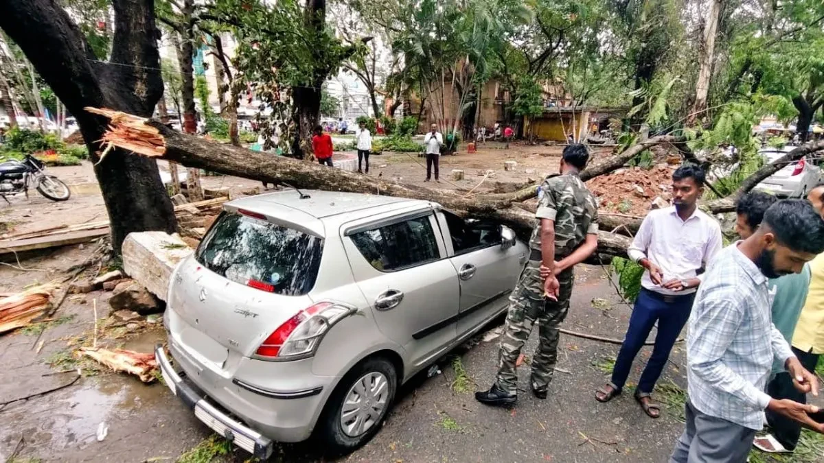 यूपी में आंधी-बारिश का कहर: 28 लोगों की मौत, कई जिलों में भारी तबाही