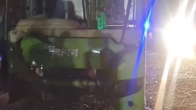 महाराष्ट्र में दर्दनाक सड़क हादसा: बस-बाइक की टक्कर में 4 लोगों की मौत