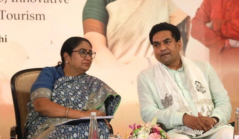 दिल्ली: सीएम रेखा गुप्ता ने किया कांवड़ समिति का पुनर्गठन, कपिल मिश्रा बने अध्यक्ष