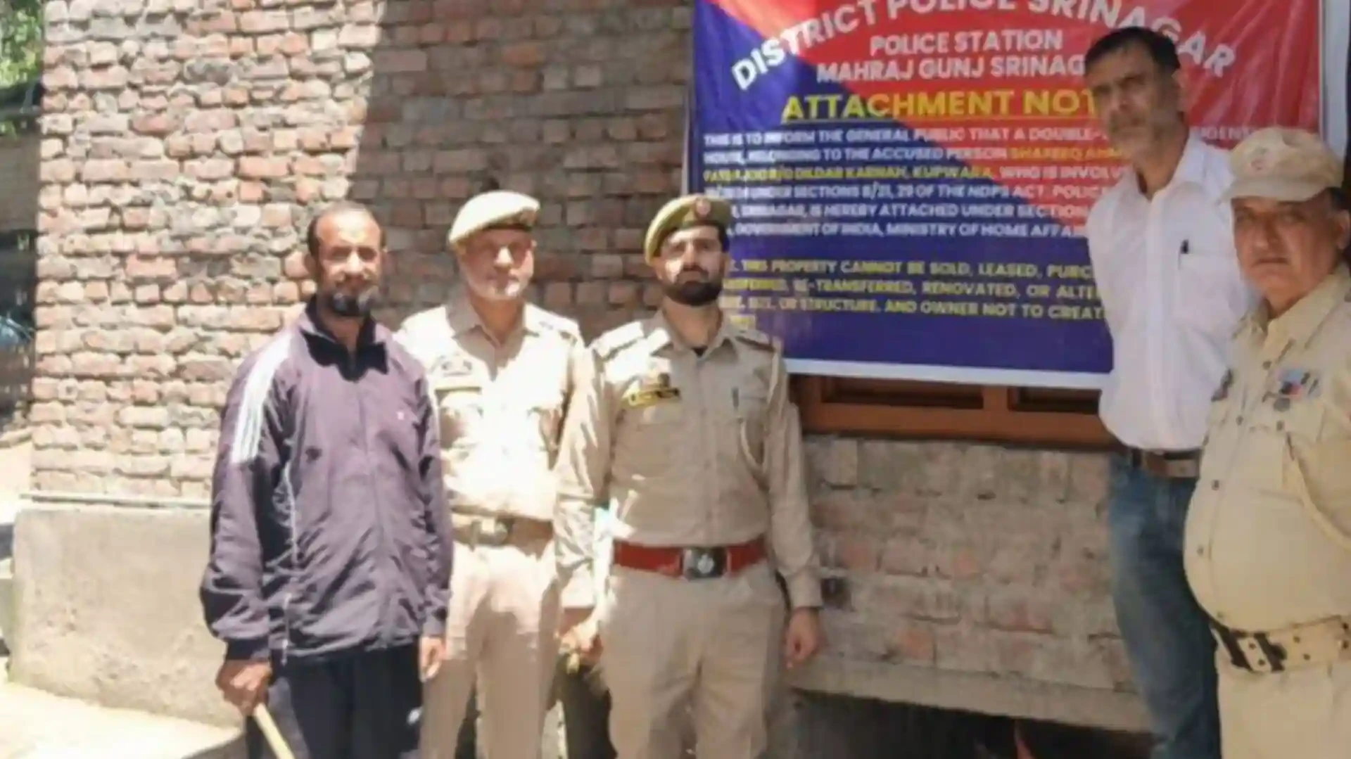 जम्मू-कश्मीर में नशा तस्करों पर बड़ी कार्रवाई, 2 करोड़ की संपत्ति जब्त