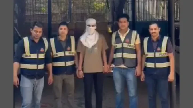 दिल्ली: पुलिस एनकाउंटर में हिमांशु भाऊ गैंग का सदस्य आशीष ‘डॉन’ गिरफ्तार