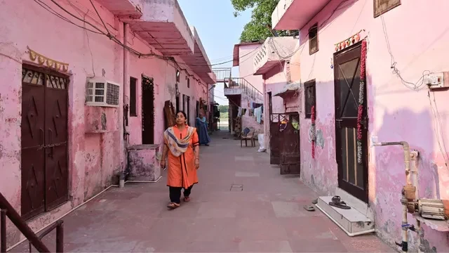 यमुना बाजार घाट से हटेंगे 300 से अधिक घर, अतिक्रमण हटाने की तैयारी