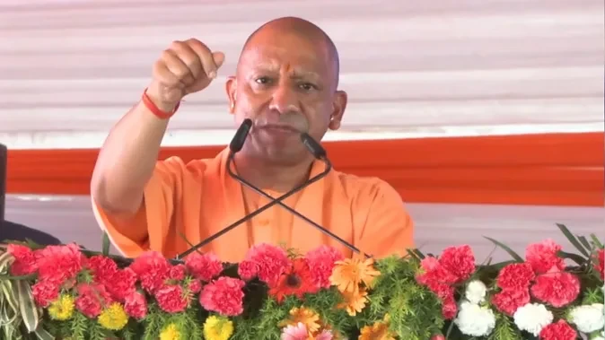 गाजियाबाद मुठभेड़ पर बोले सीएम योगी, गलत राह पर जाने वालों पर सख्ती जरूरी