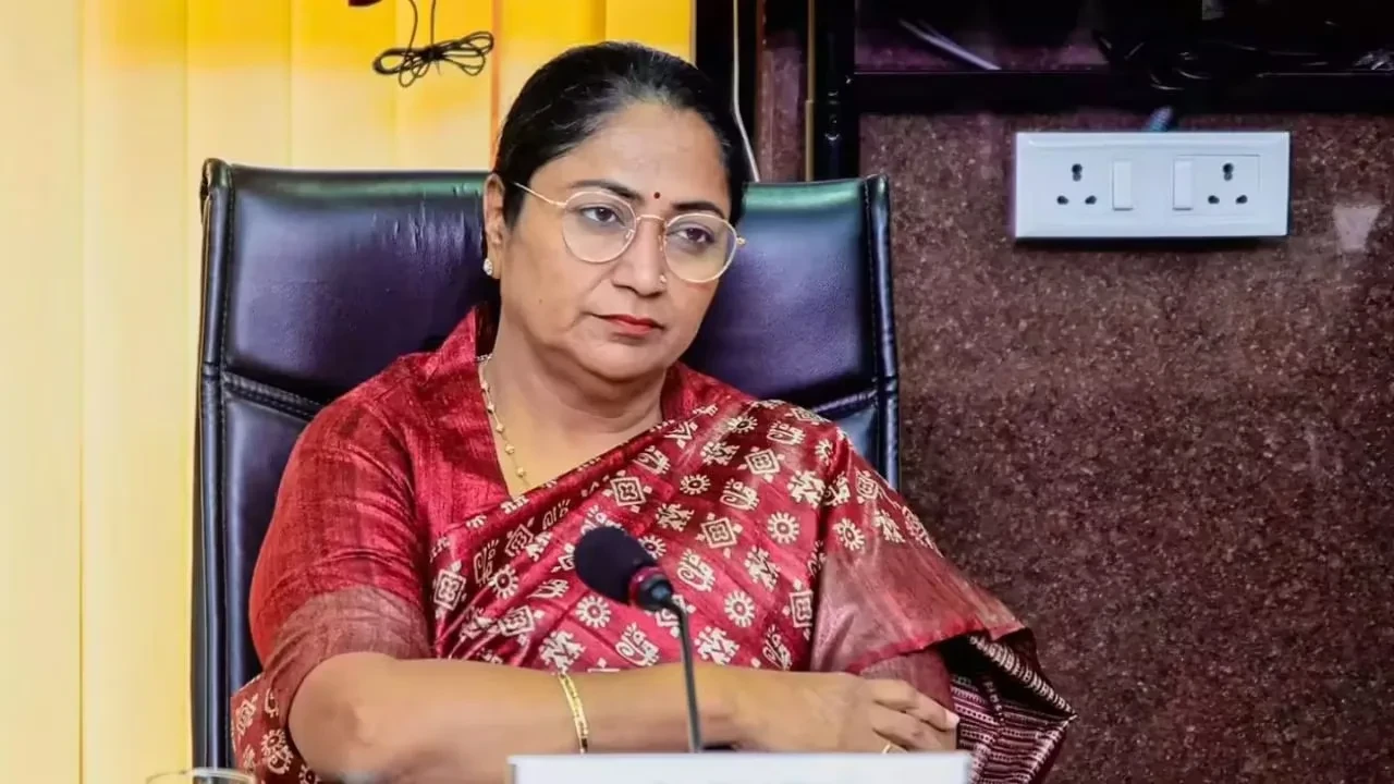 दिल्ली सरकार का बड़ा प्रशासनिक फेरबदल, CPA में 40 से अधिक डॉक्टरों और कर्मचारियों के तबादले