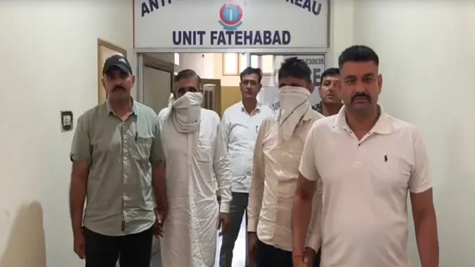 हरियाणा में ACB का बड़ा एक्शन, 50 हजार की रिश्वत लेते चालक और चपरासी गिरफ्तार